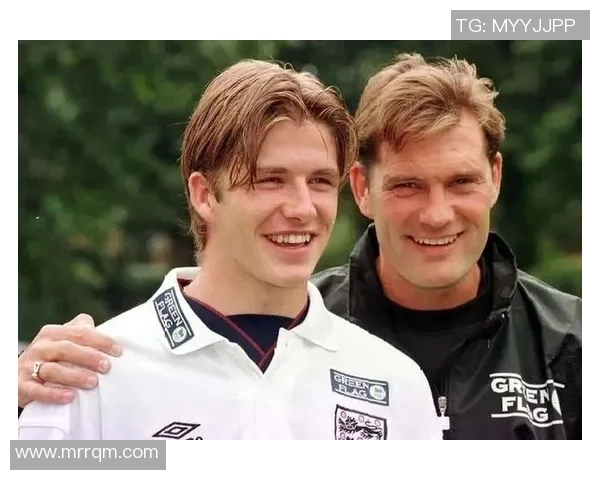 足球明星的崛起与演变：从草地少年到全球偶像的传奇旅程